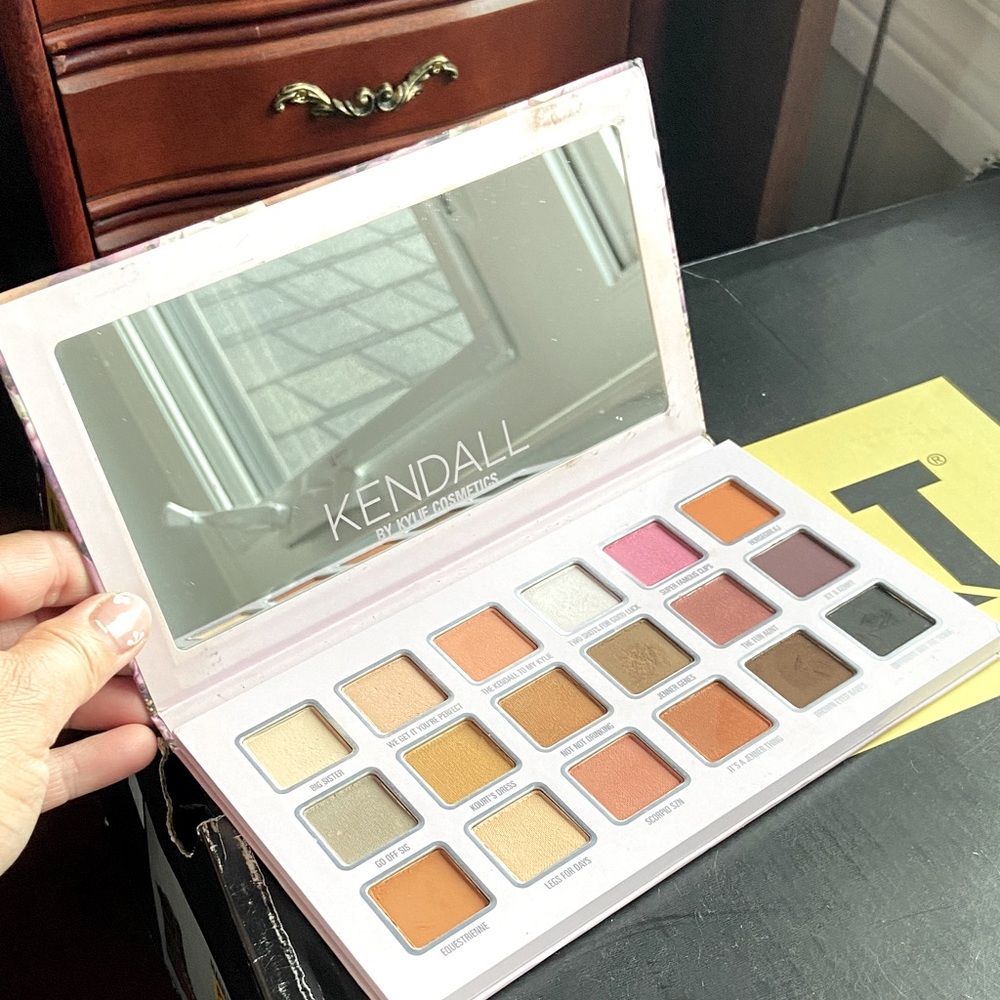 Kylie Cosmetics Kendall Palette - Pink, Orange, Gold Shades